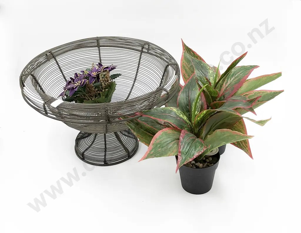 Quantity of Assorted Decorative Homewares Incl. Candle Holders Etc. Image 1++