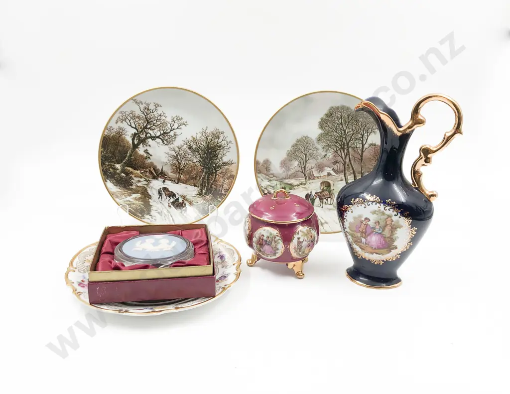 Quantity of Assorted Incl. Royal Commemorative Wedgewood Glass Paperweight Etc. Image 1++
