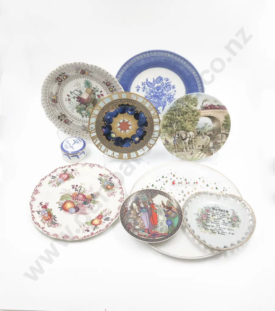 Quantity of Assorted Fancy China Plates Together With Wedgewood Sydney 2000 Olympics Trinket Box Image 1++