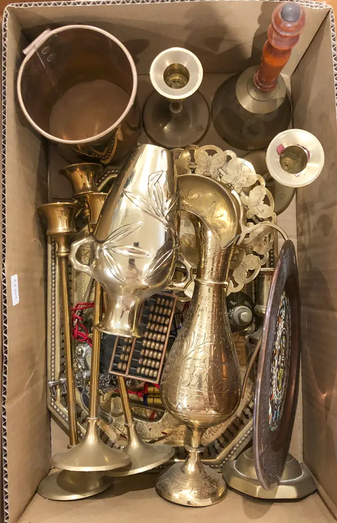 Box of Assorted Brassware Image 1++