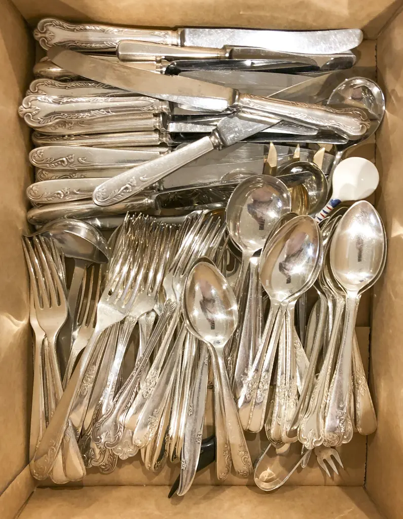 Box of Assorted S/P Cutlery Image 1++