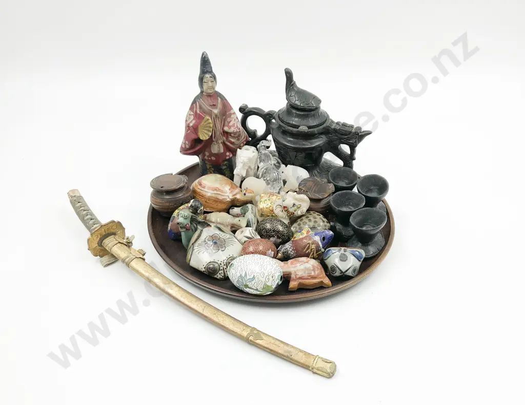 Quantity of Assorted Ornaments Etc. Image 1++