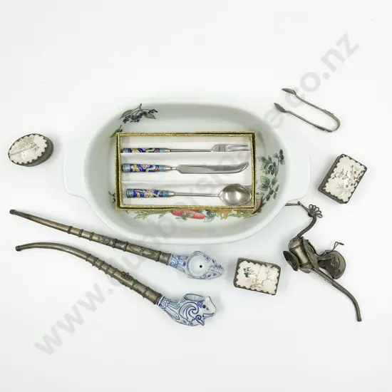 Quantity of Assorted Incl. Pipes and Trinket Boxes Etc.