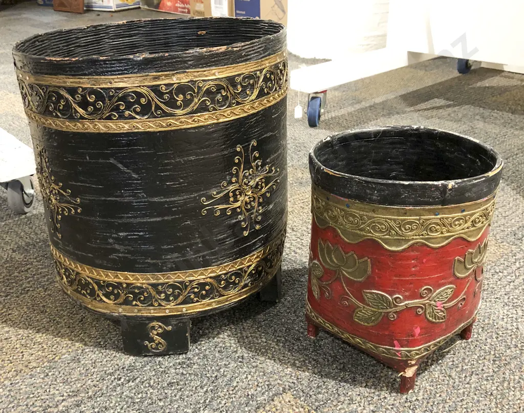 Vintage Basket and Vase Image 1++