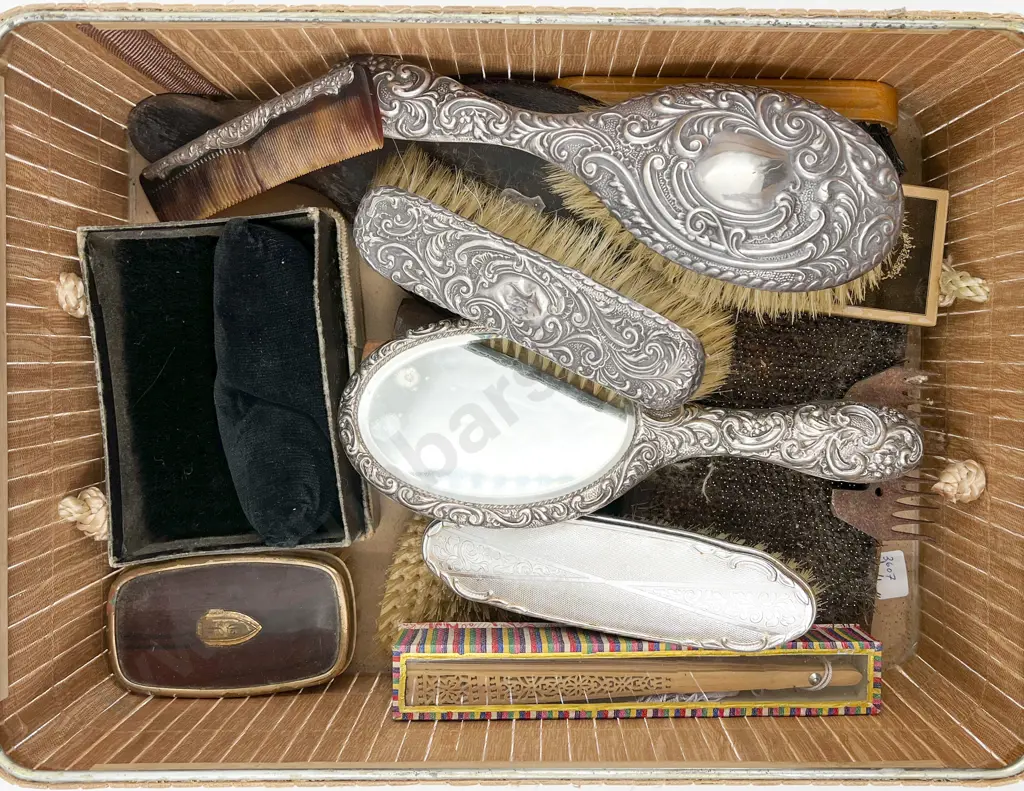 Qty of Assorted Vanity Items Including Assorted S/S and S/P Image 1++