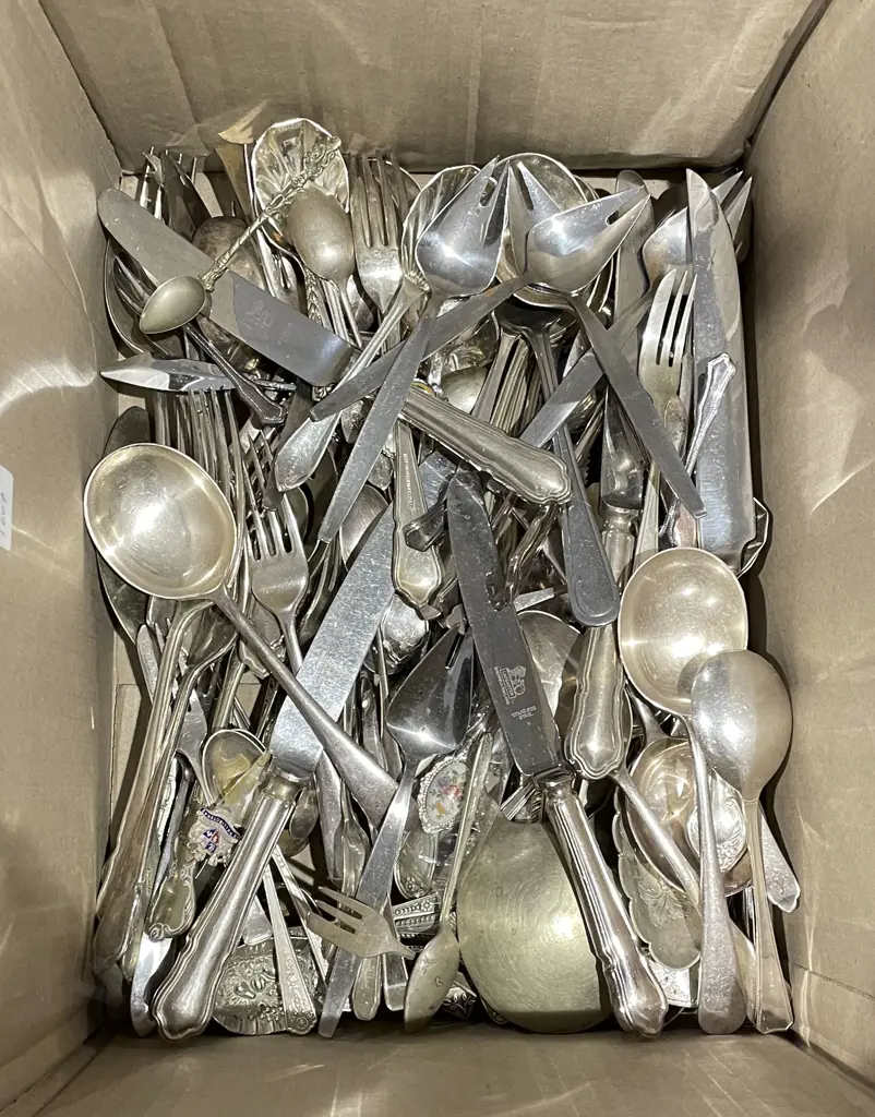 Box of Assorted S/P Cutlery Image 1++