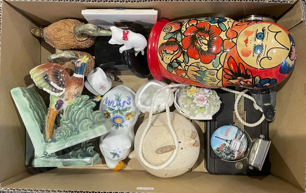 Box of Assorted Including Pheasant Form Bookends Image 1++