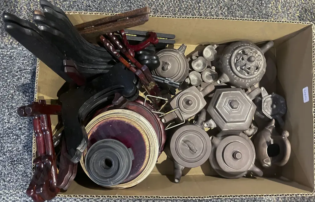 Box of Assorted Plate and Vase Stands Image 1++