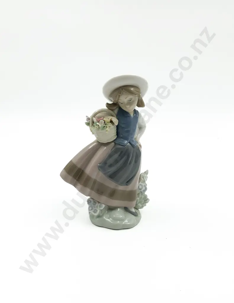 Lladro Figure of Flower Girl Image 1++