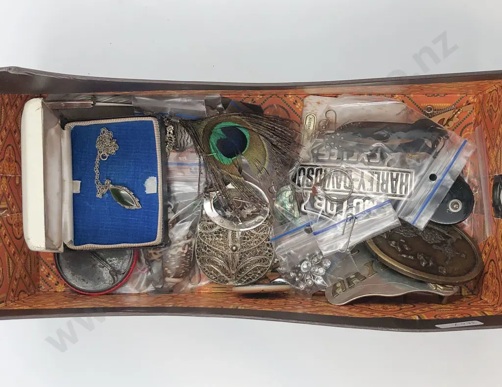 Box of Assorted Costume Jewellery Image 1++