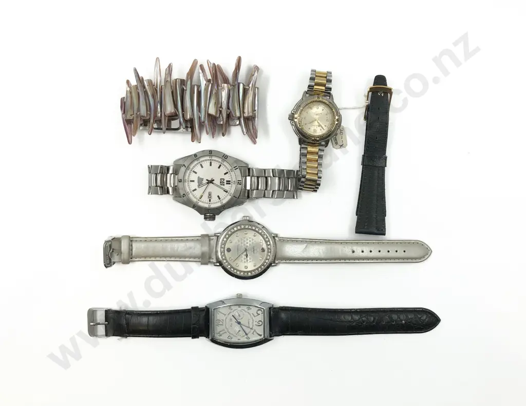 Bag of Assorted Watches Image 1++