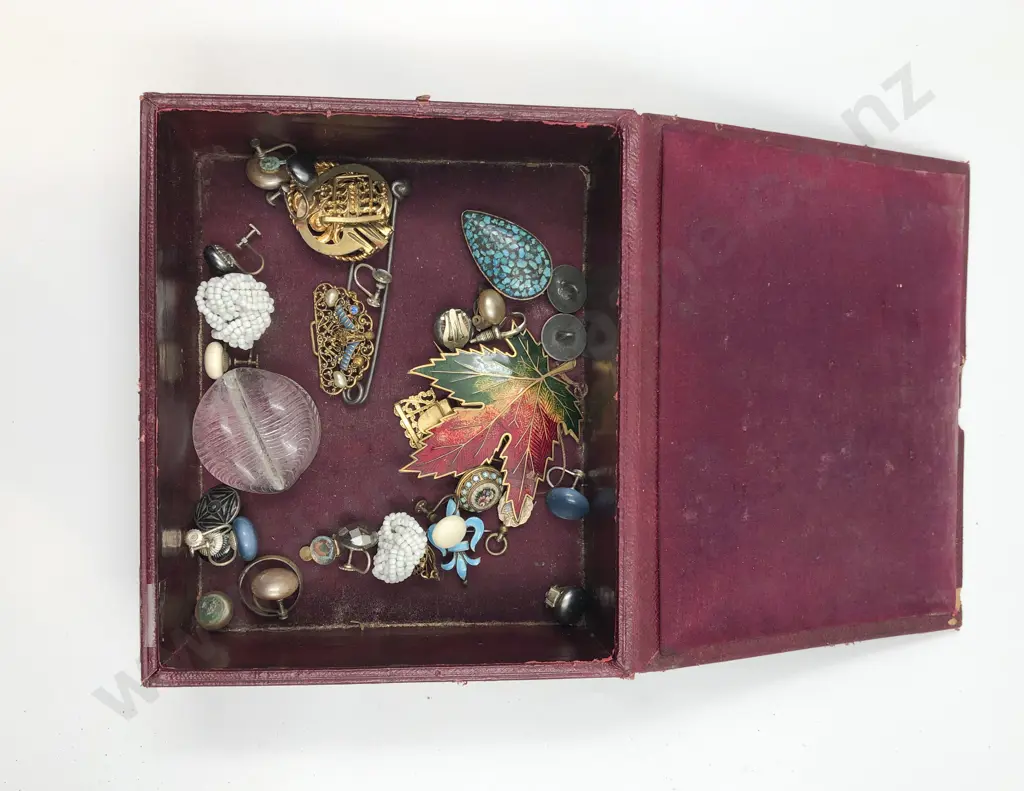 Jewellery Box of Assorted Costume Jewellery Image 1++