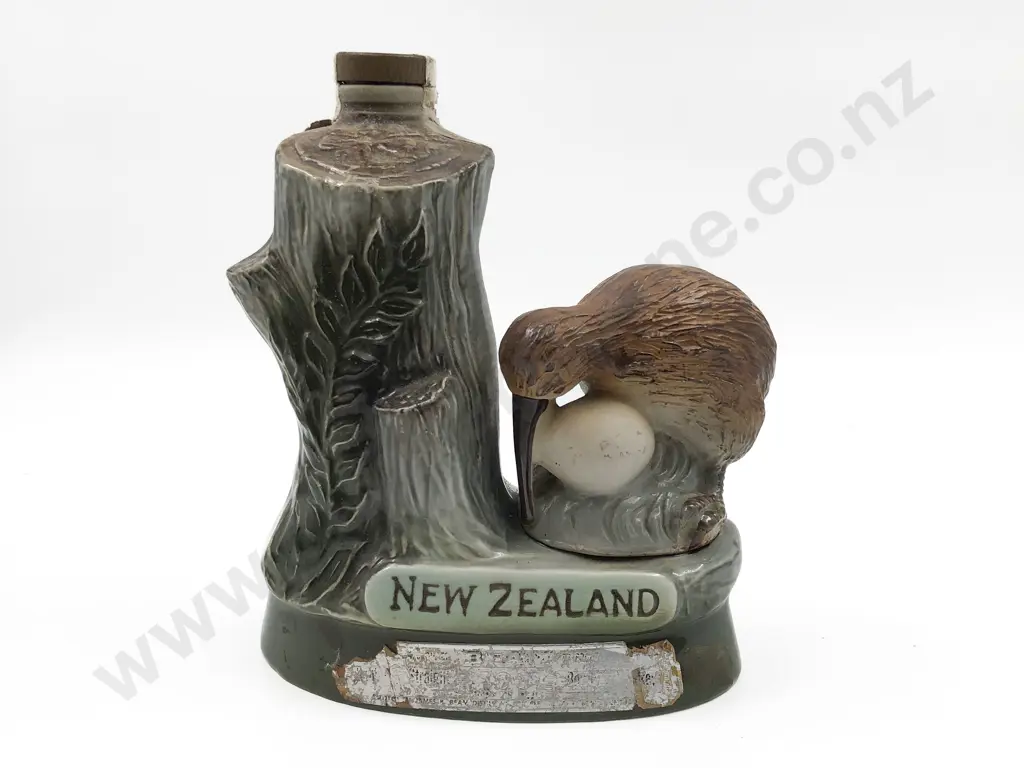 Jim Bean NZ and Kiwi Decorated Whiskey Decanter (Full/Sealed) Image 1++