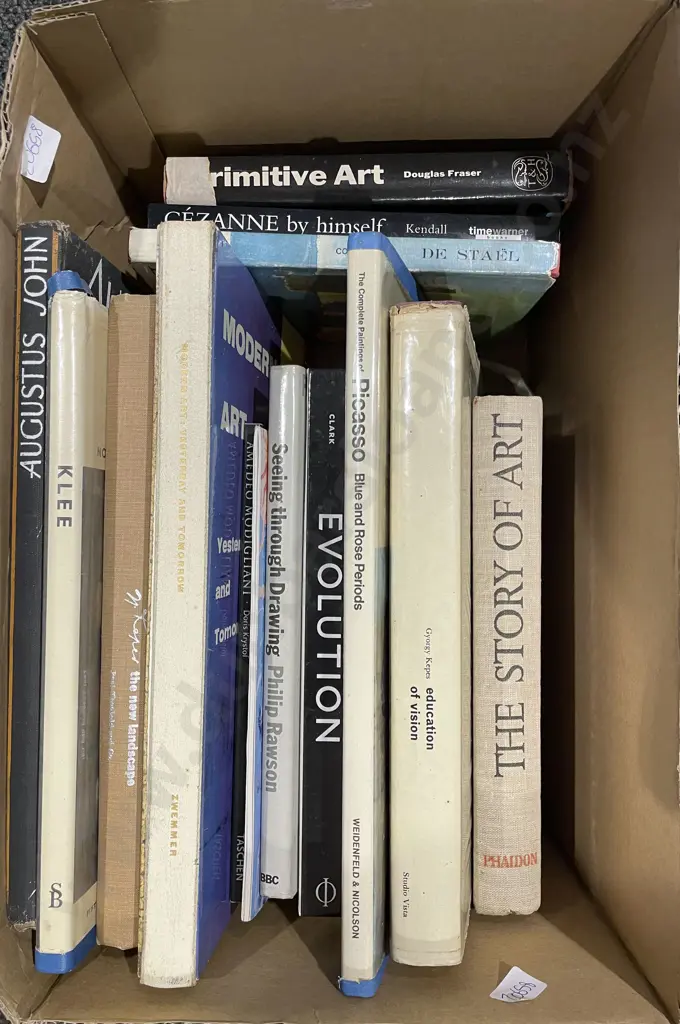Box of Assorted Art Reference Books Image 1++