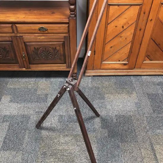 Artist Easel (Missing Bar)