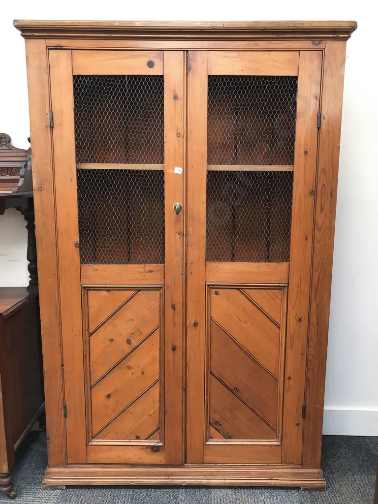 Farmhouse Style Mesh Door Cabinet Image 1++
