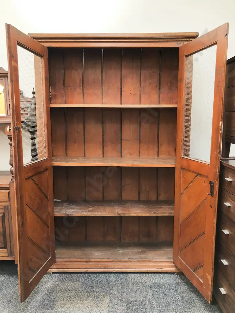 Farmhouse Style Mesh Door Cabinet Image 1++