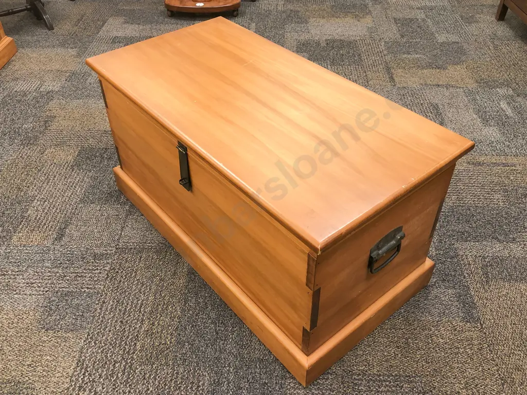 "Woodcroft" Rimu Blanket Box Image 1++