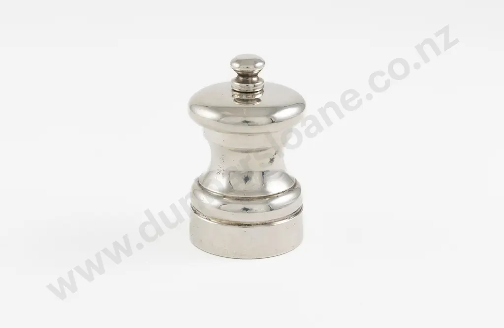 QEII S/S Pepper Mill Image 1++