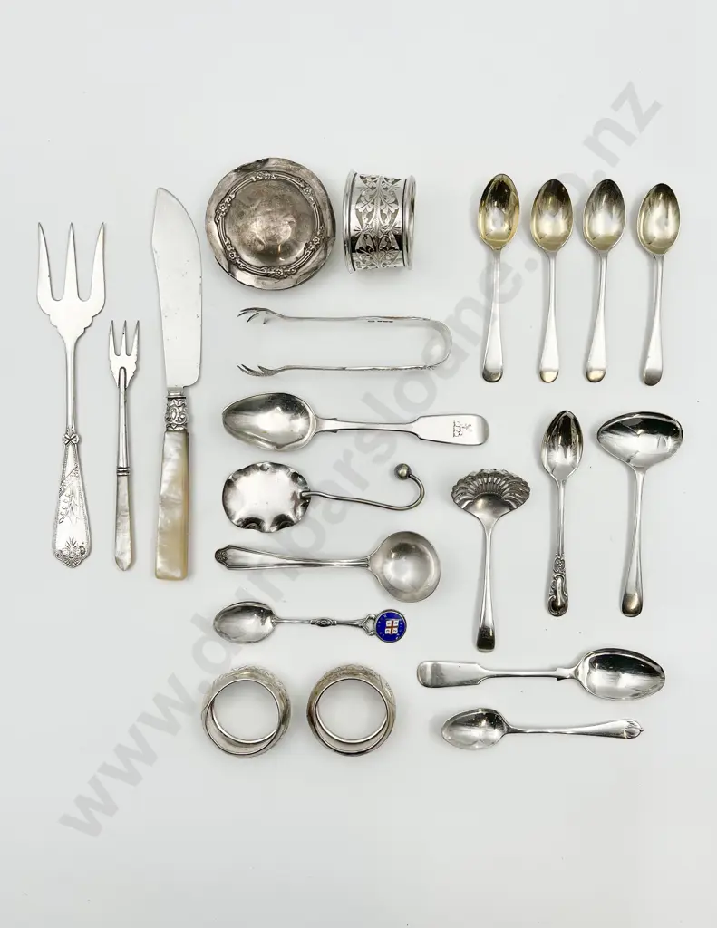 A Small Collection Of S/S Cutlery & Oddments Image 1++