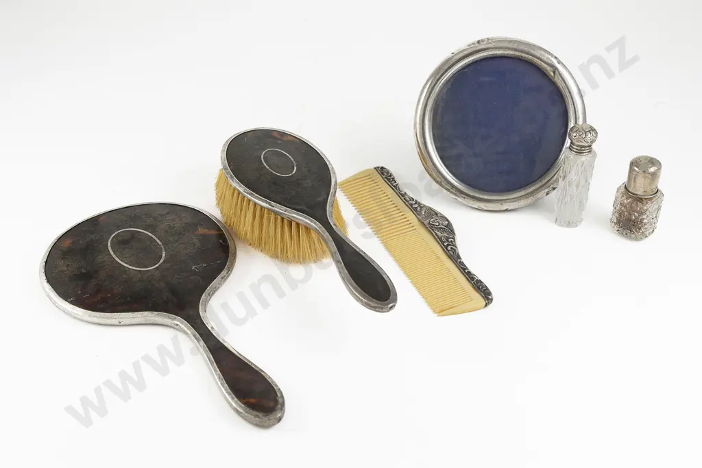Small S/S Circular Photo Frame & 5 Dressing Table items Image 1++