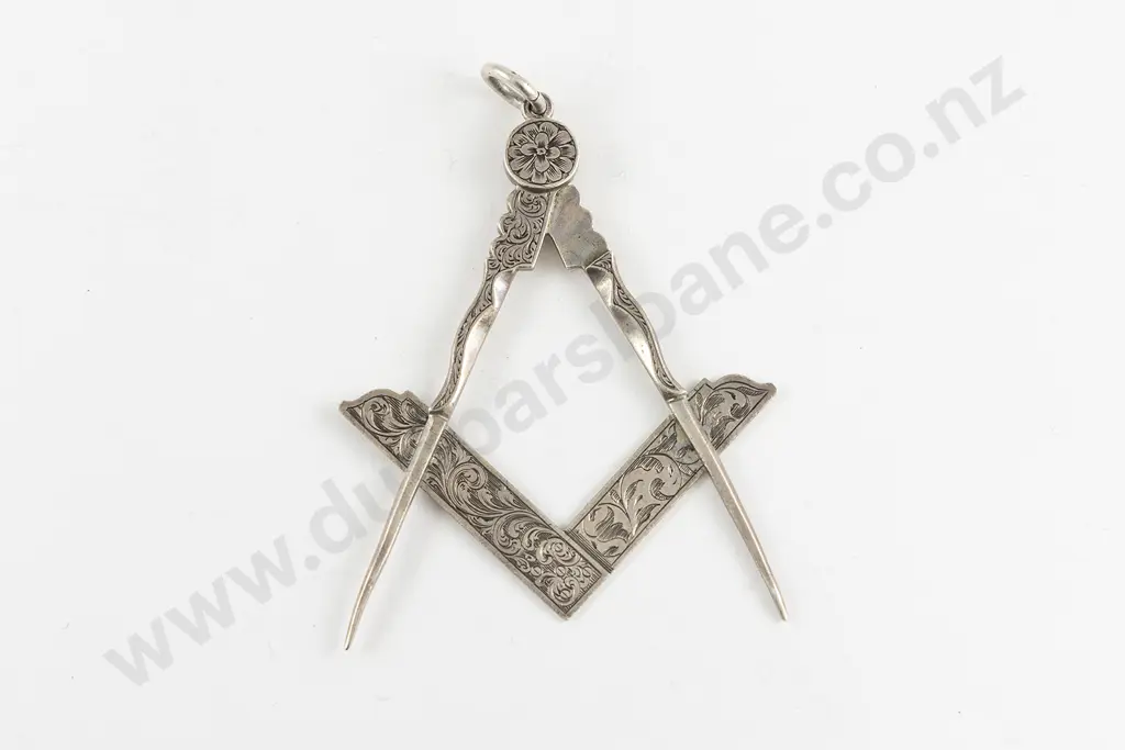 Large NZ Silver Masonic Square and Compass Pendant Image 1++