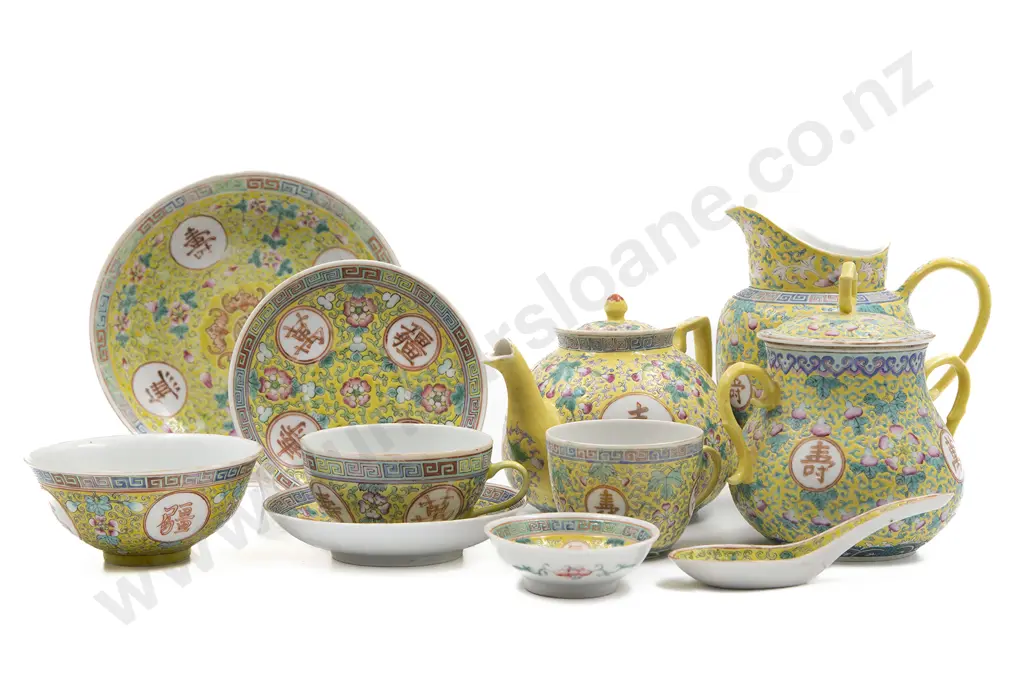 A Republic Period Porcelain Part Dinner Service Image 1++
