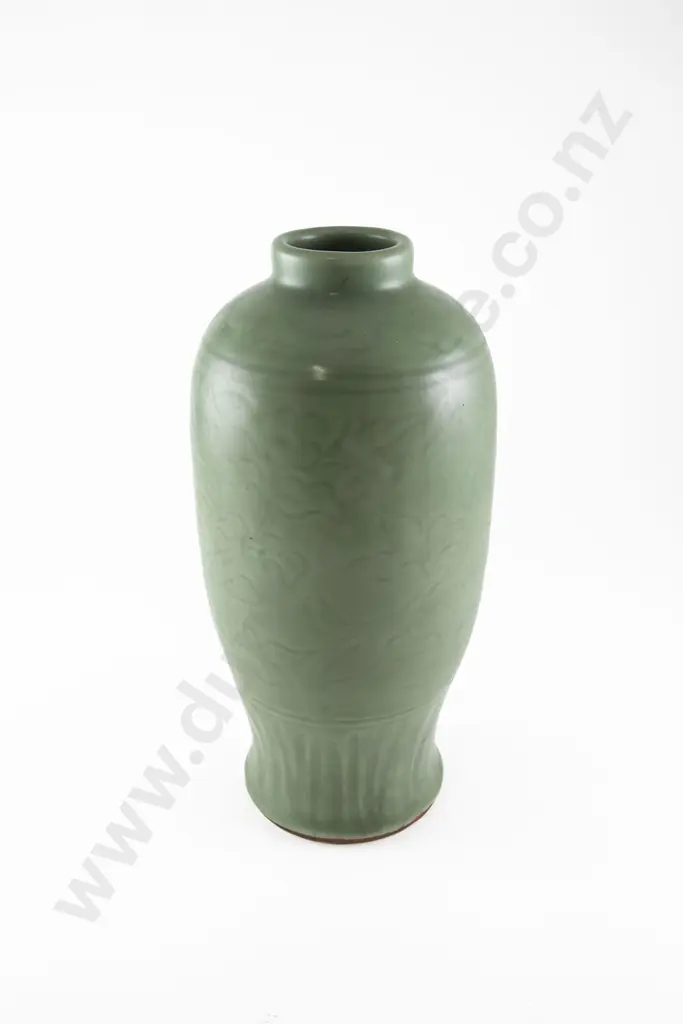 A Chinese Ming Dynasty Longquan Vase Image 1++