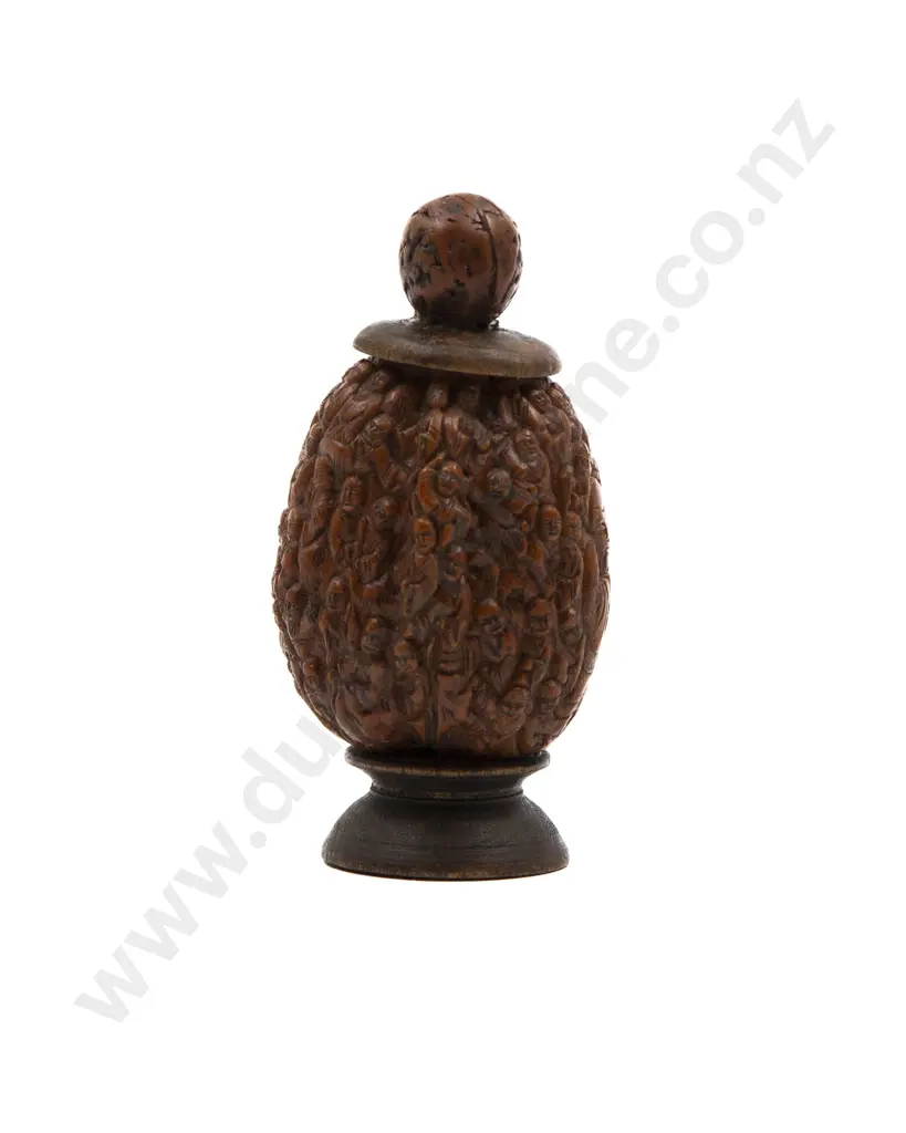 A Carved Chinese Walnut Shell Image 1++