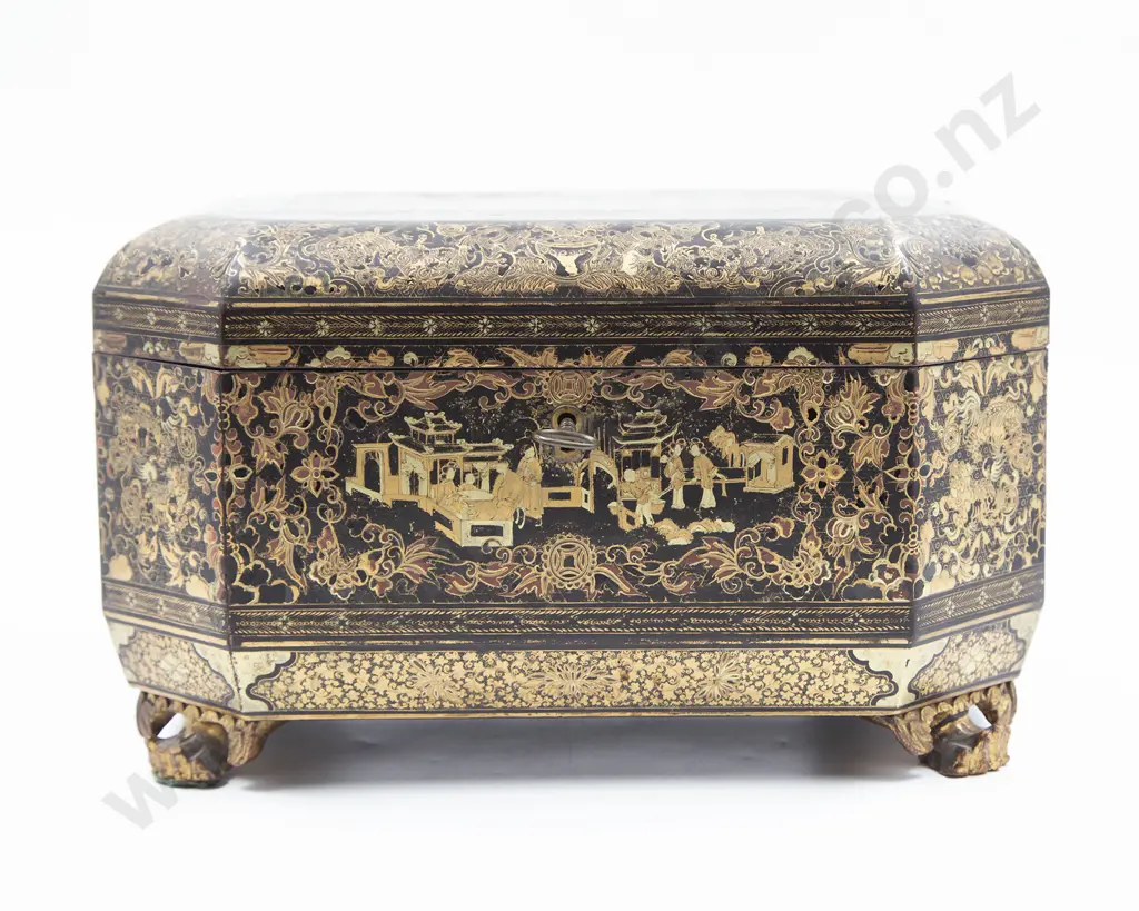 A 19th Century Chinese Export Black Lacquered Box Image 1++