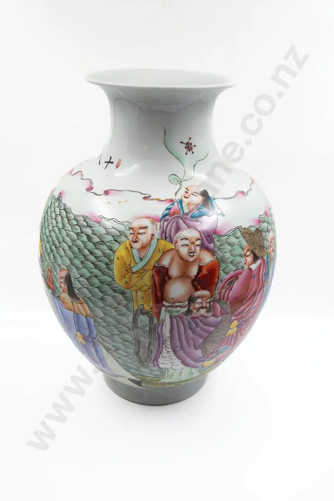A Large Chinese Porcelain Vase Image 1++