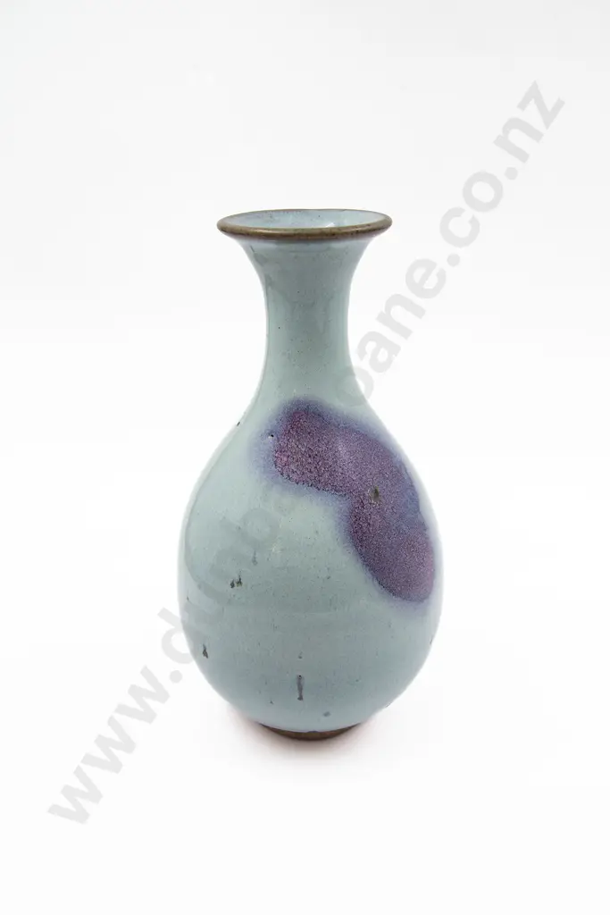 A Chinese Ming Dynasty Vase Image 1++