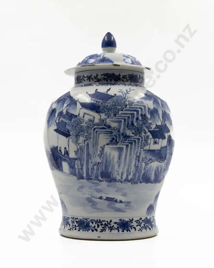 A Late Chinese 19th Century Lidded Blue And White Porcelain Vase Image 1++
