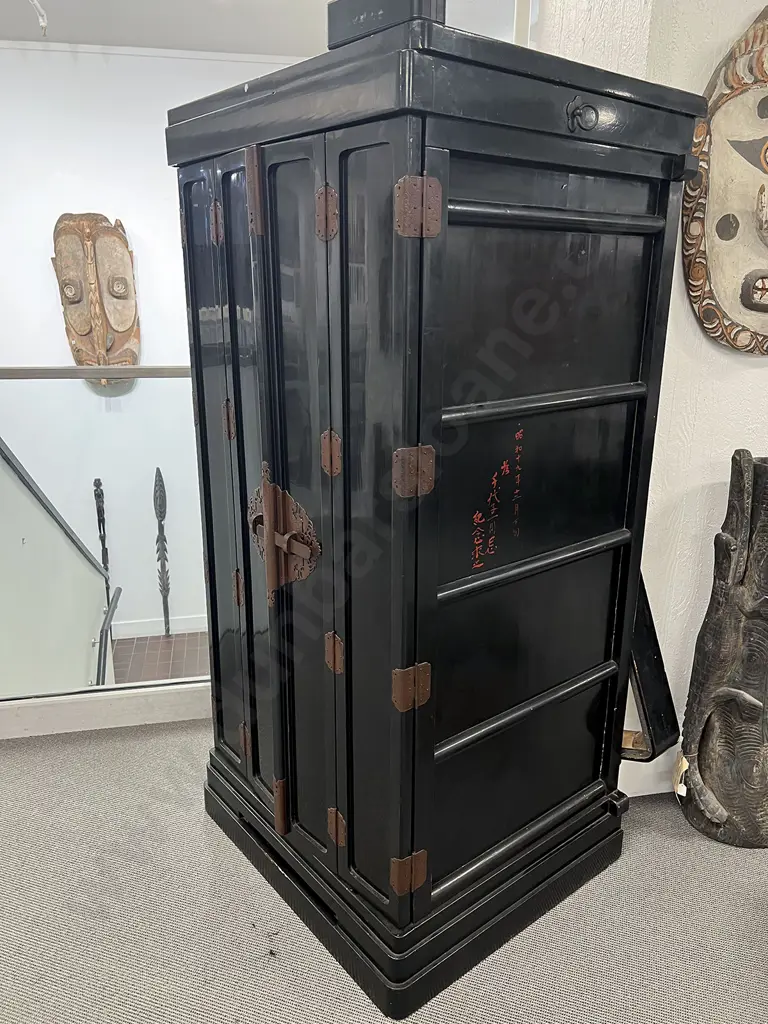 A Good Japanese Black Lacquer Buddhist Altar (Butsudan) Image 1++