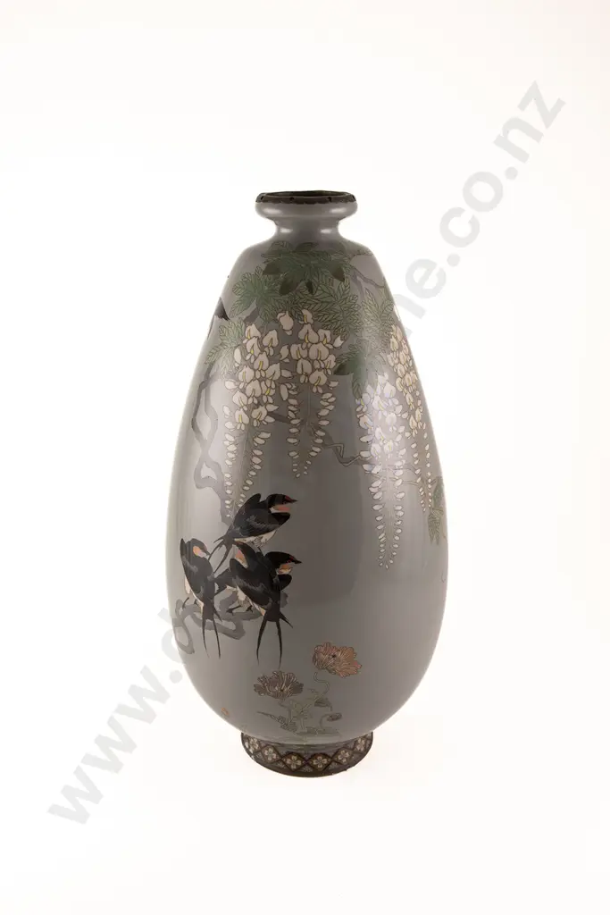 A Late Meiji Period Cloisonne Vase in the Manner of Namikawa Sosuke Image 1++