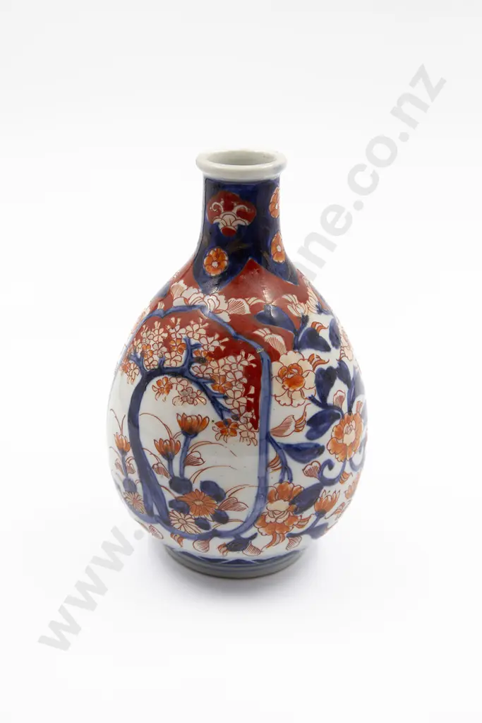 A Japanese Imari Bottle Vase Image 1++