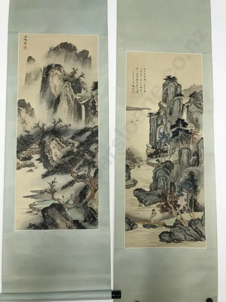 Two Chinese hand painted scroll paintings Image 1++