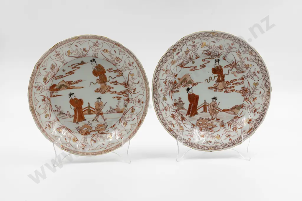 A Pair of 19th Century Chinese Porcelain Circular Plates Image 1++