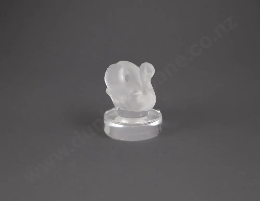Small Lalique Frosted Glass Swan Image 1++