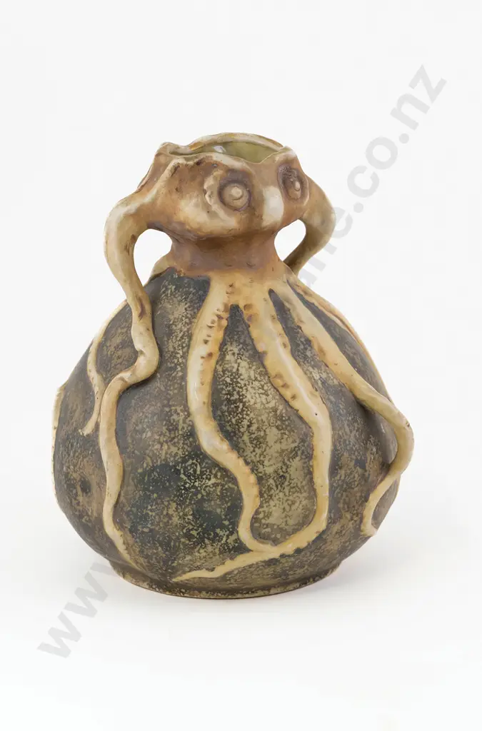 Rare Circa 1905 Amphora Octopus Vase By Eduard Stellmacher Image 1++
