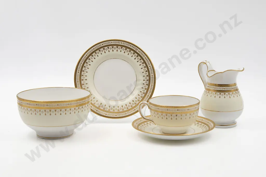 Attractive Mintons 40 Piece Gilt Decorated Teaset Image 1++