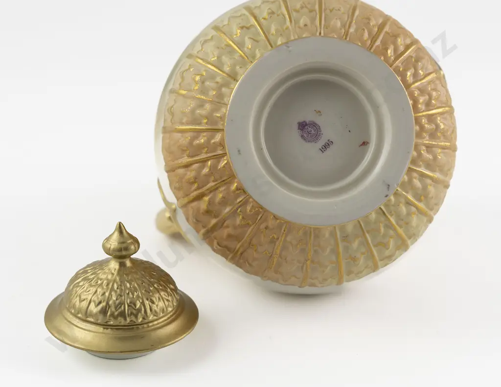 Royal Worcester Vase and Cover Image 1++
