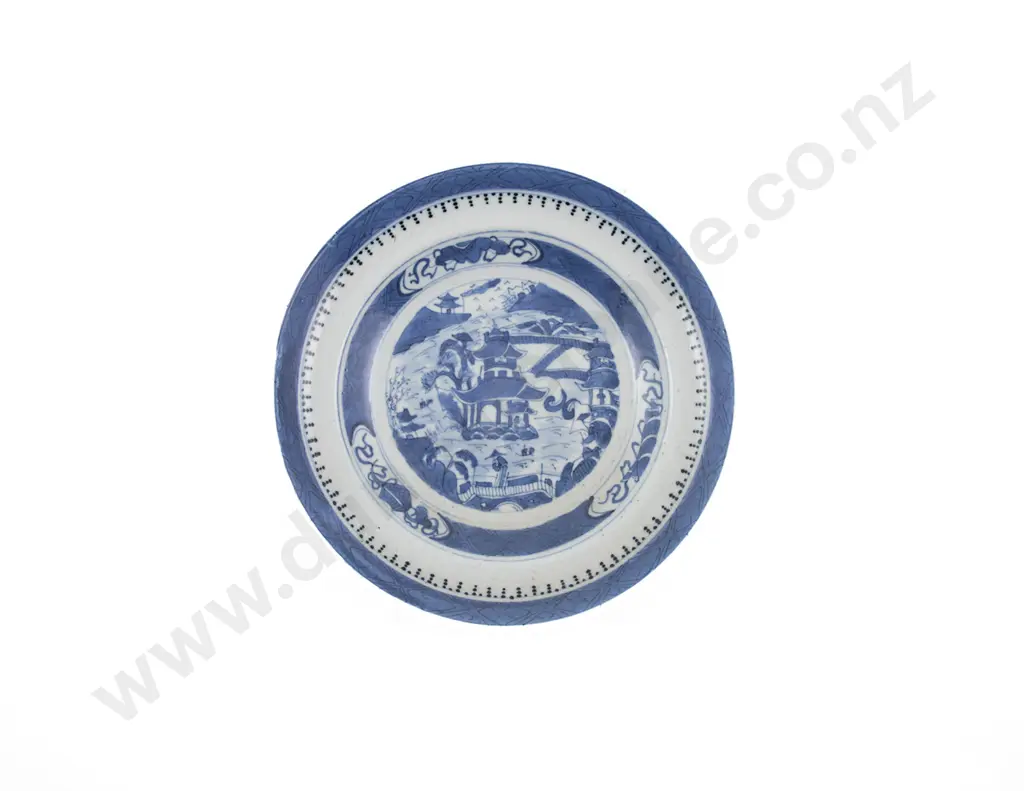 Late C18th or Early C19th Chinese Blue & White Porcelain Plate Image 1++