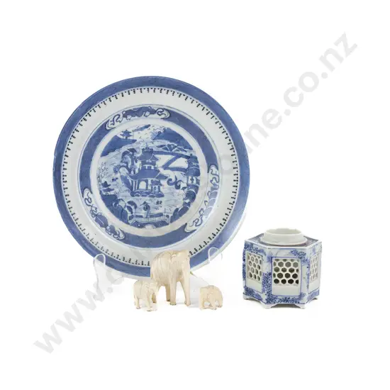 Late C18th or Early C19th Chinese Blue & White Porcelain Plate