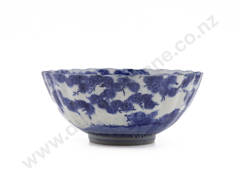 Late C19th/Early C20th Japanese Blue & White Fruit Bowl Image 1++