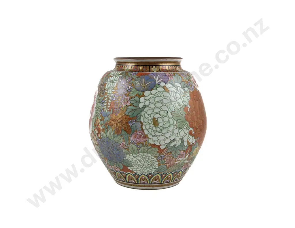 A Fine Quality Taisho Period Japanese Kyo-Satsuma Vase Image 1++