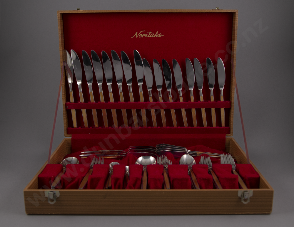 Cased Noritake Retro Gilt Handled Stainless Steel 8 Place Cutlery Set (76 Piece) Image 1++