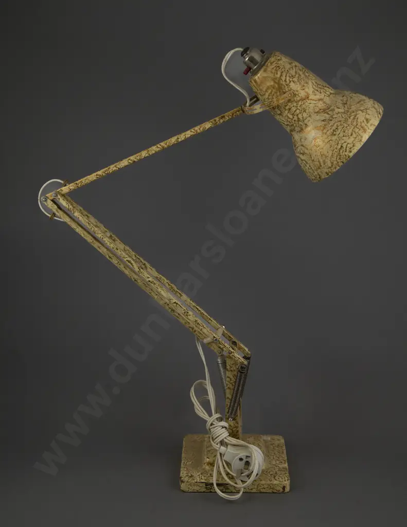 A Vintage Herbert Terry Articulated Industrial Design Desk Lamp Image 1++