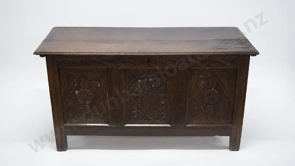 C18th Oak Coffer Image 1++
