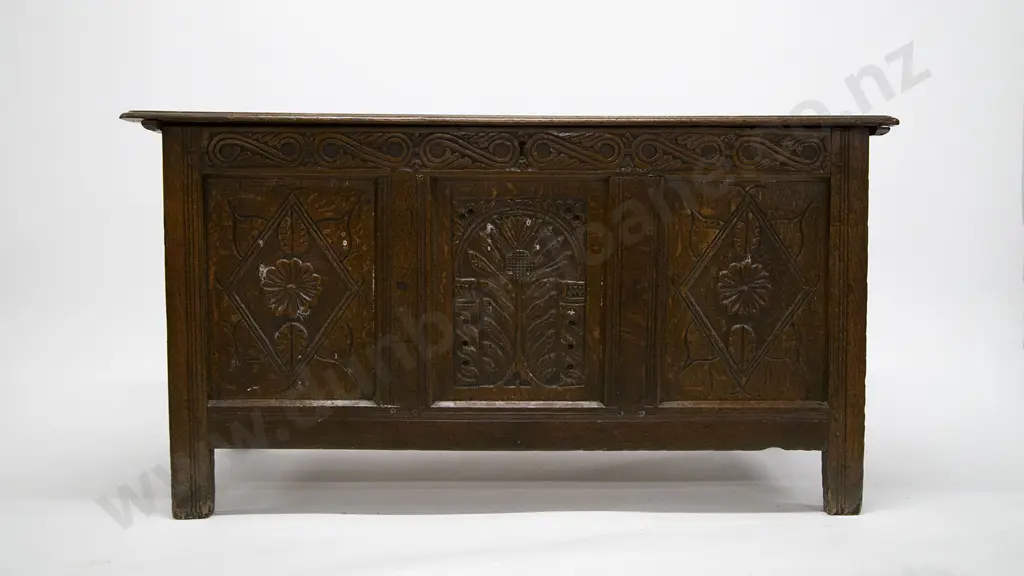 C18th Oak Coffer Image 1++